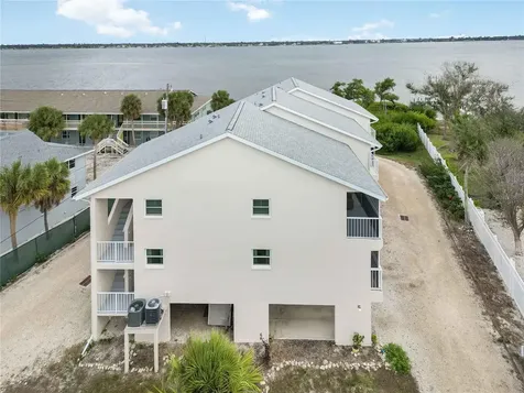 5031 N Beach Road Englewood FL 34223