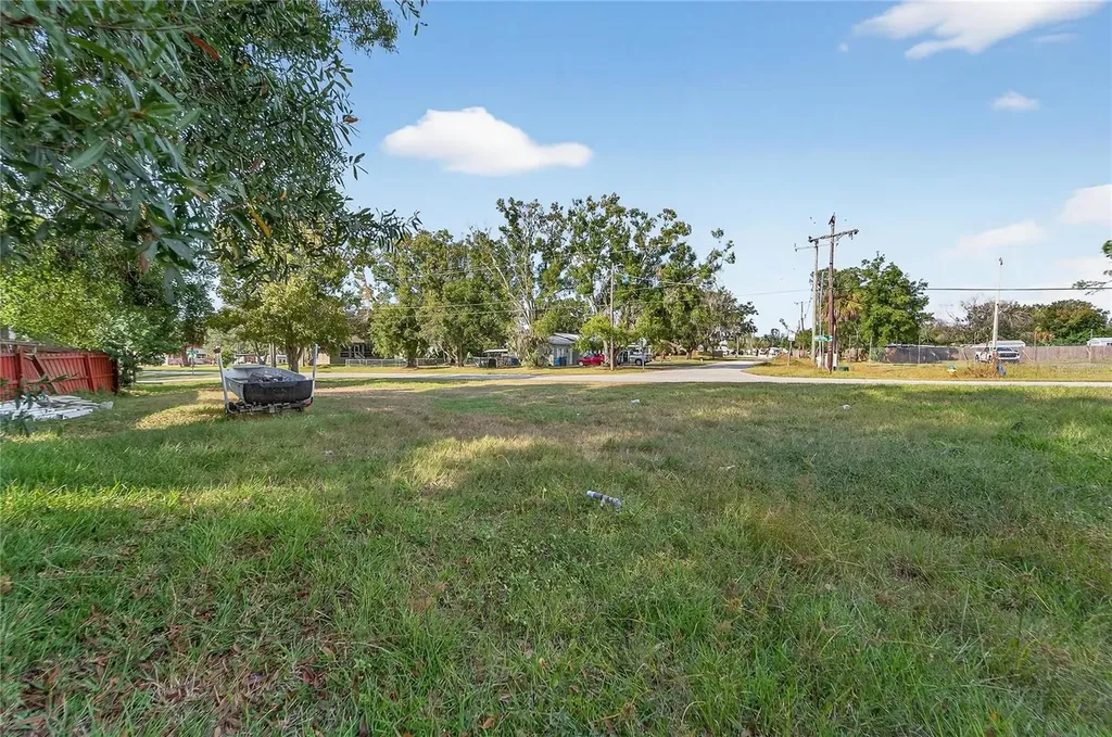 1104 W College Avenue Ruskin FL 33570