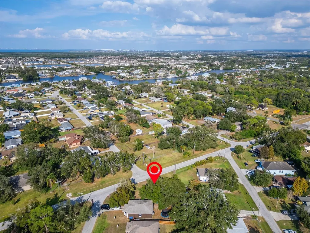 1104 W College Avenue Ruskin FL 33570