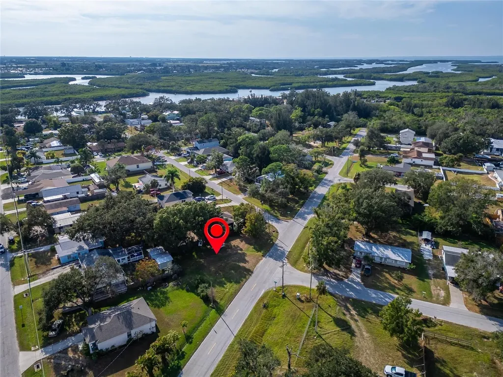1104 W College Avenue Ruskin FL 33570