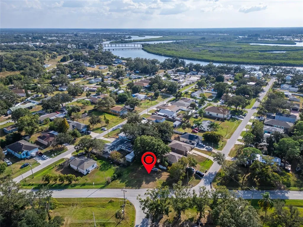 1104 W College Avenue Ruskin FL 33570