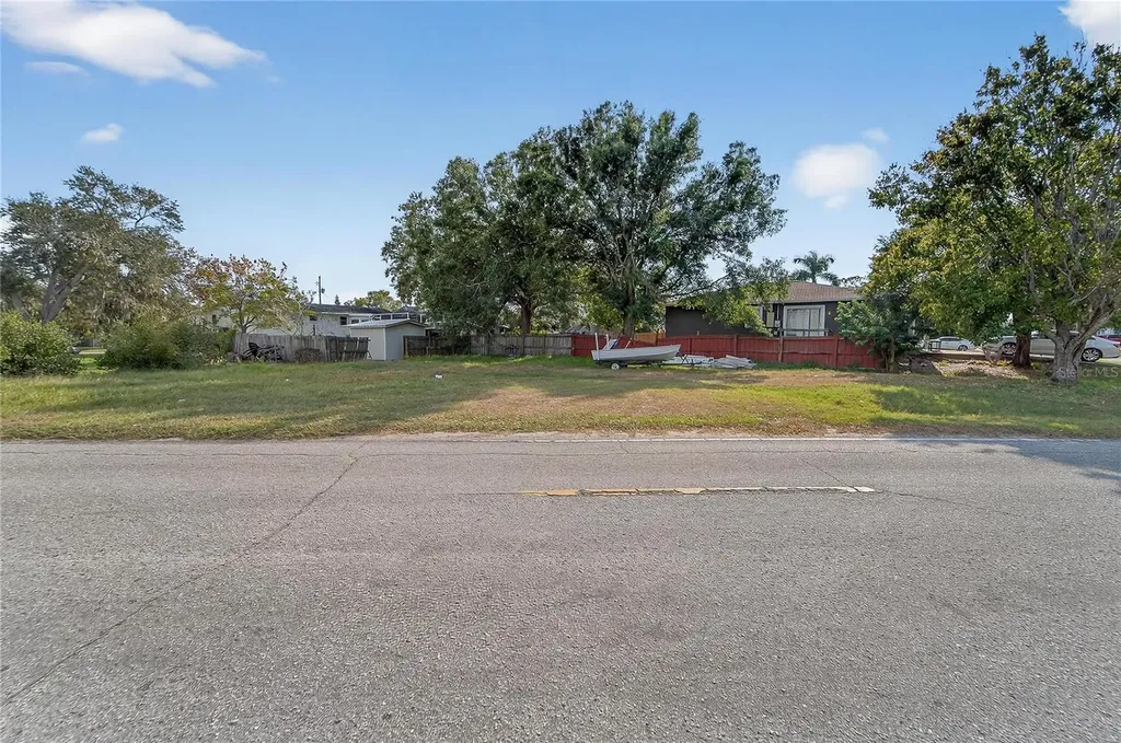 1104 W College Avenue Ruskin FL 33570