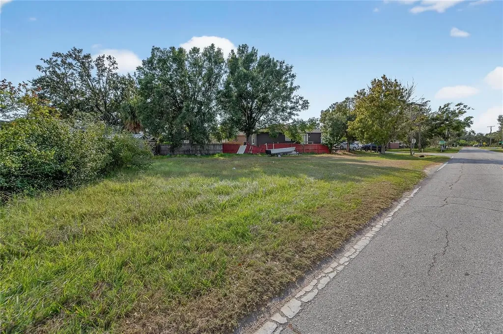 1104 W College Avenue Ruskin FL 33570