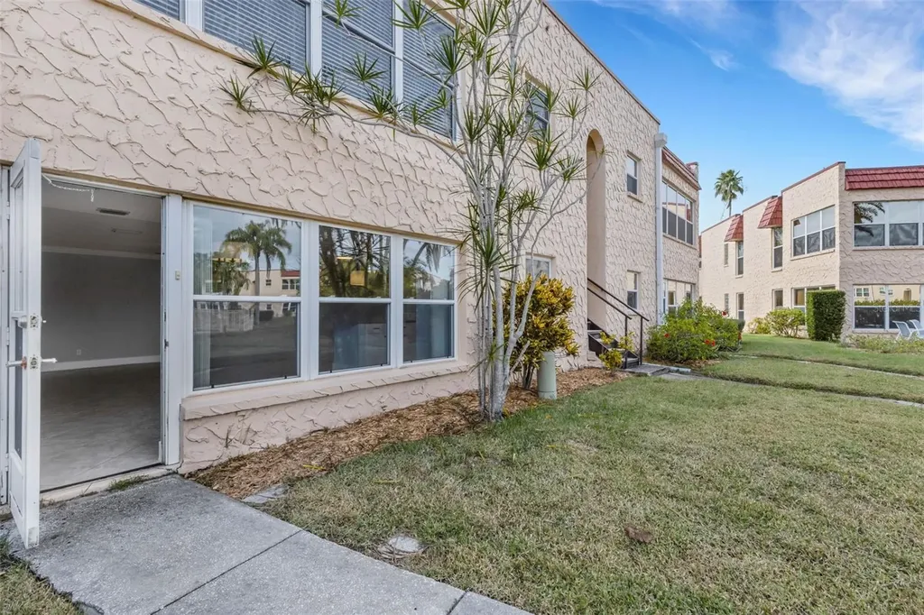 114 Dogwood Circle Seminole FL 33777