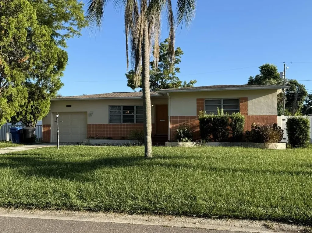 3676 Abington Avenue S St Petersburg FL 33711