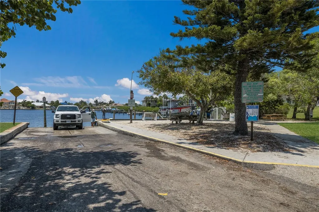 462 63rd Street Holmes Beach FL 34217
