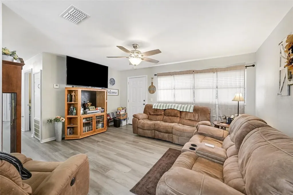 45 Queens Court Frostproof FL 33843