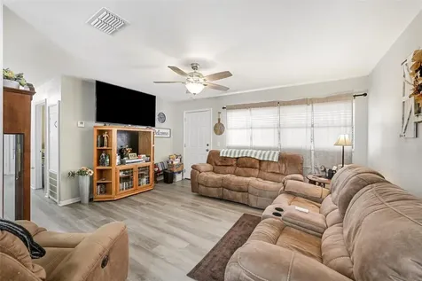 45 Queens Court Frostproof FL 33843