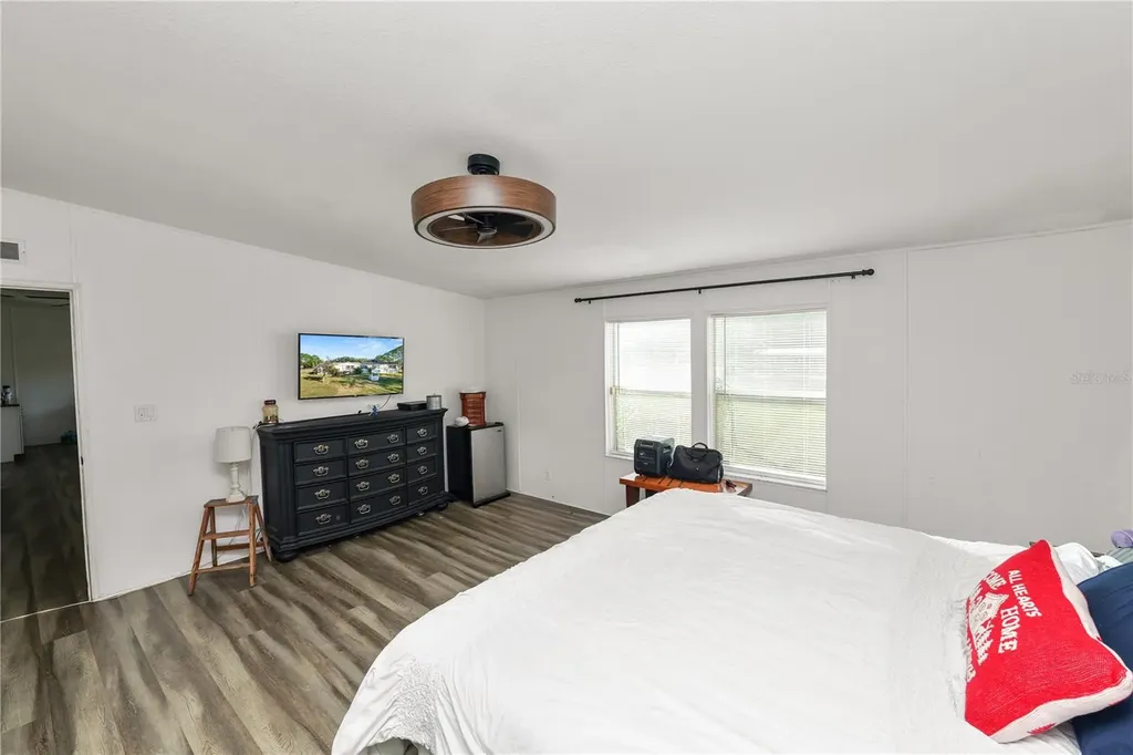 11516 Tuten Loop Lithia FL 33547