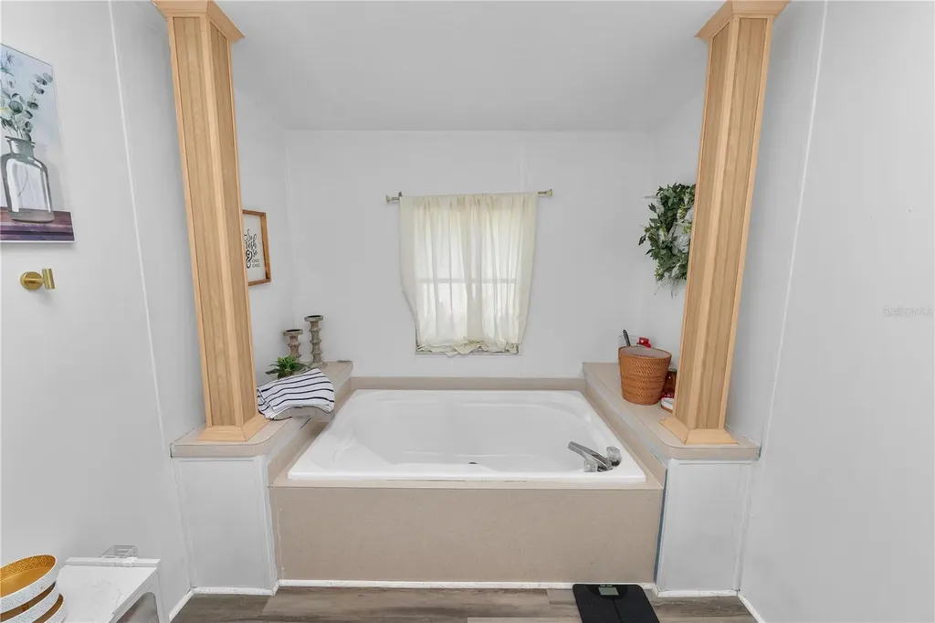 11516 Tuten Loop Lithia FL 33547