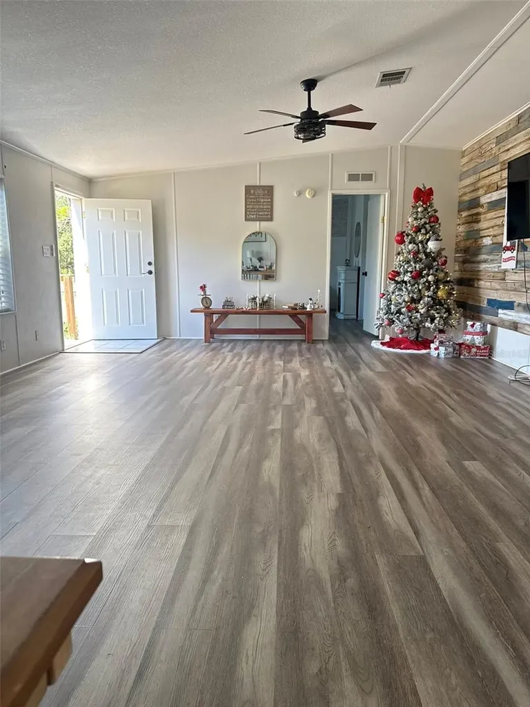 11516 Tuten Loop Lithia FL 33547