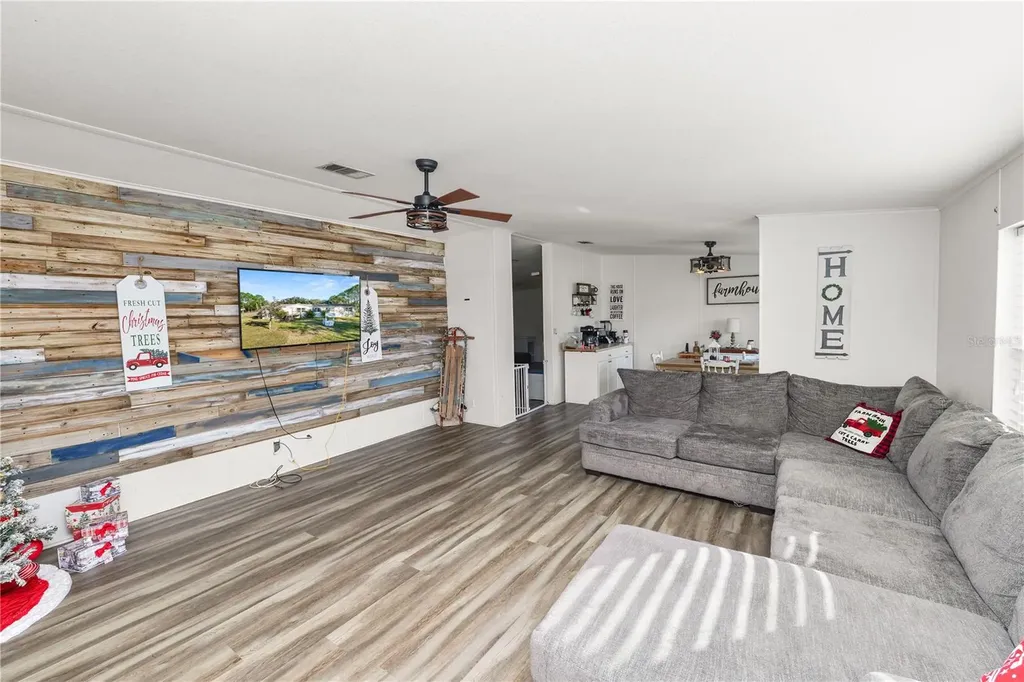 11516 Tuten Loop Lithia FL 33547