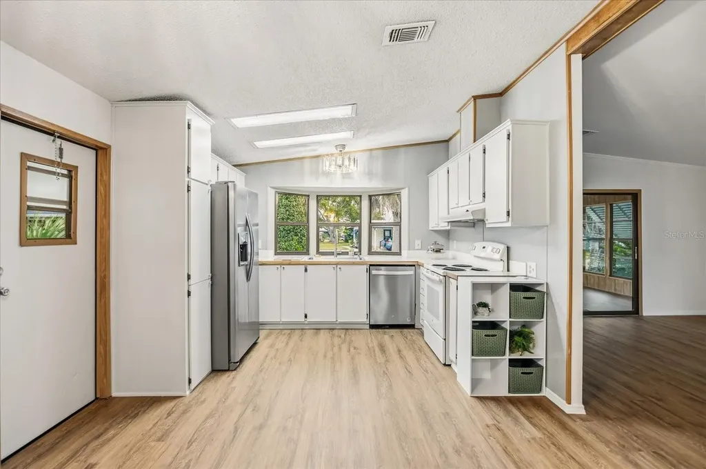 2446 Fairbluff Circle Zellwood FL 32798