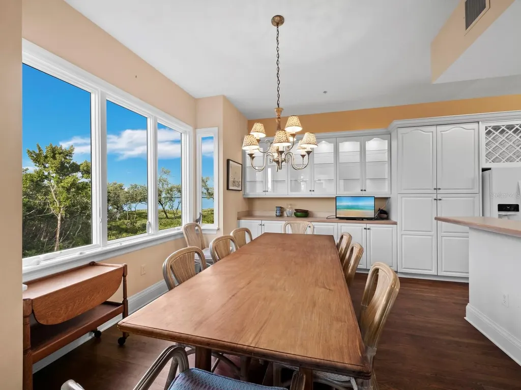 836 Evergreen Way Longboat Key FL 34228