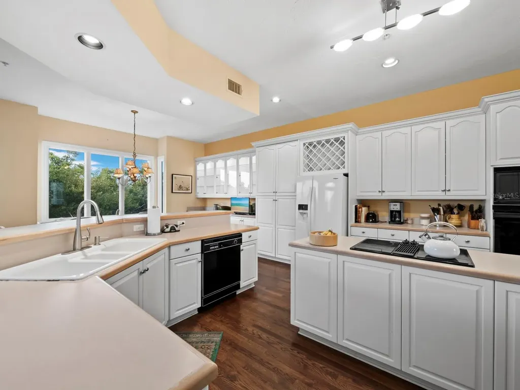 836 Evergreen Way Longboat Key FL 34228