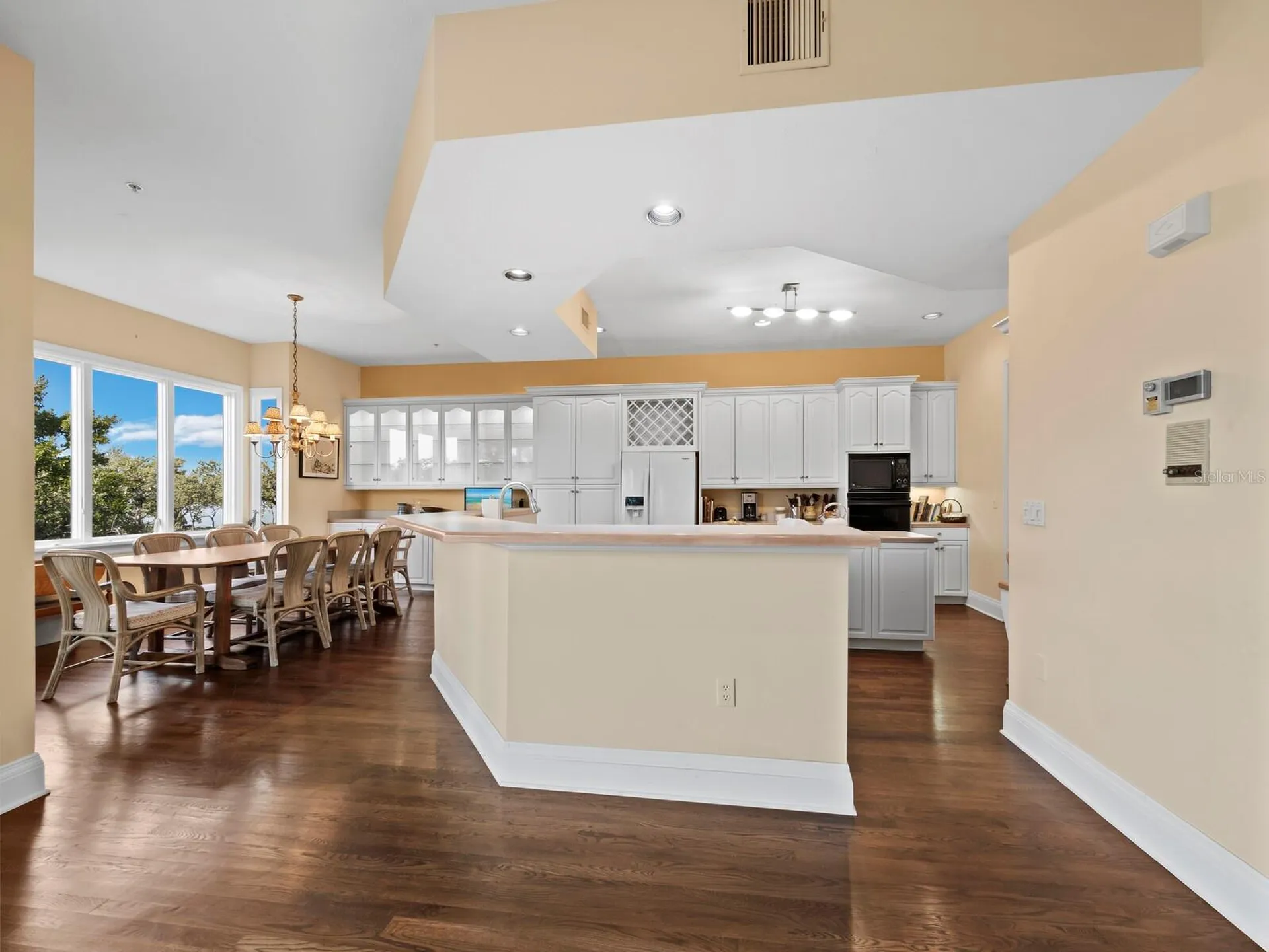 836 Evergreen Way Longboat Key FL 34228