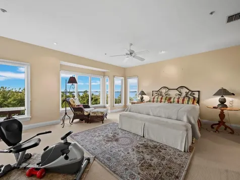 836 Evergreen Way Longboat Key FL 34228