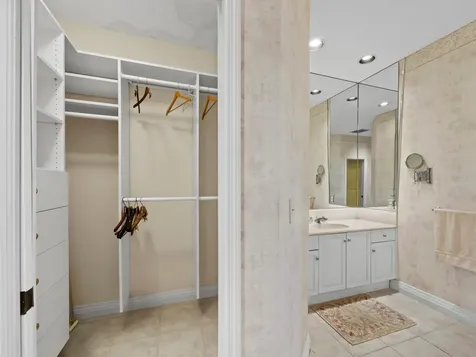 836 Evergreen Way Longboat Key FL 34228