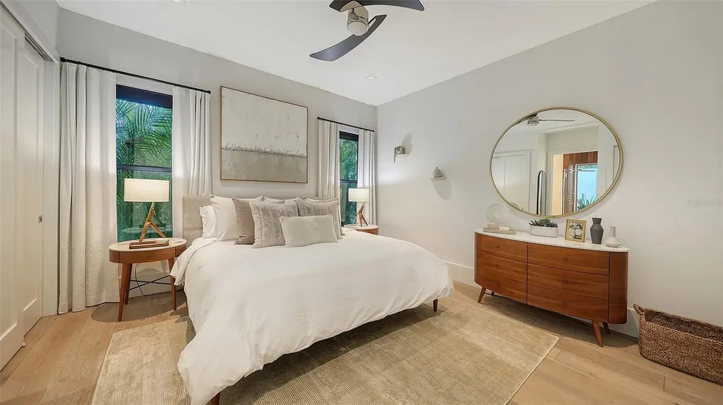 1421 N Lake Shore Drive Sarasota FL 34231