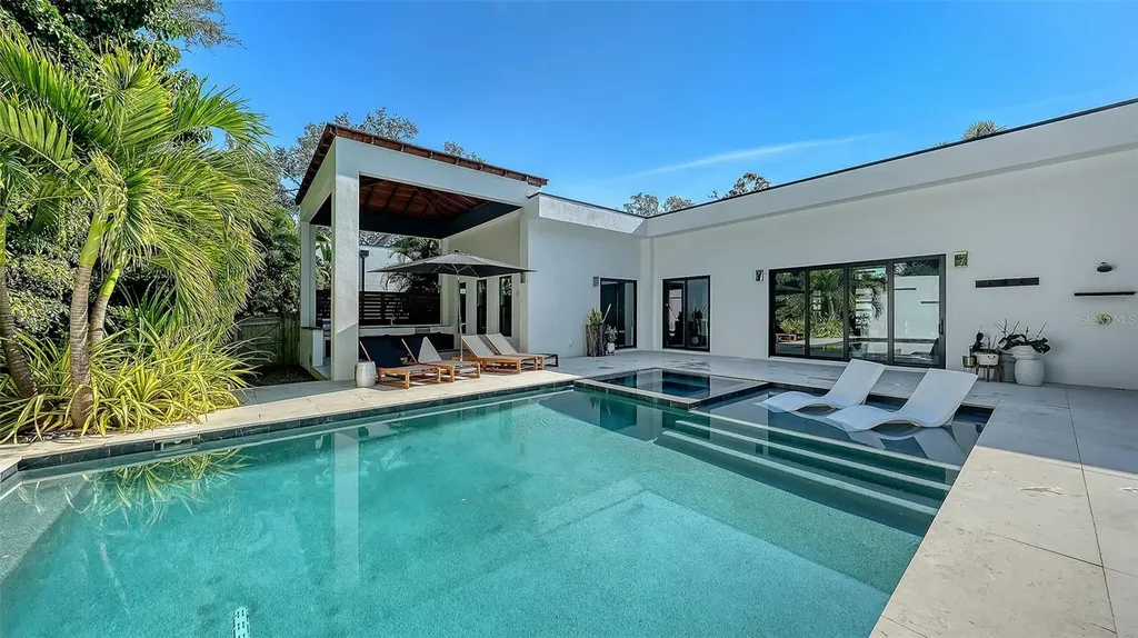 1421 N Lake Shore Drive Sarasota FL 34231