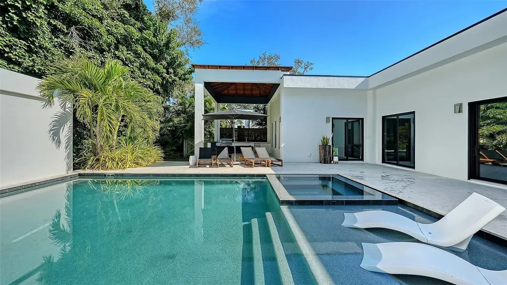 1421 N Lake Shore Drive Sarasota FL 34231