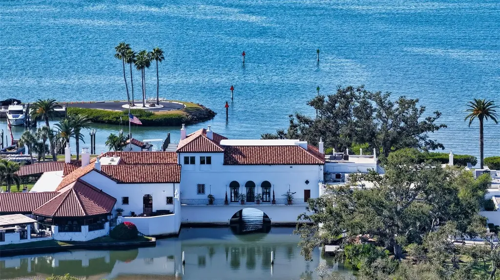 1421 N Lake Shore Drive Sarasota FL 34231