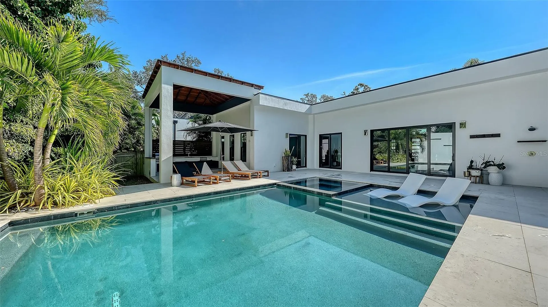 1421 N Lake Shore Drive Sarasota FL 34231