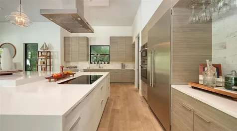 1421 N Lake Shore Drive Sarasota FL 34231