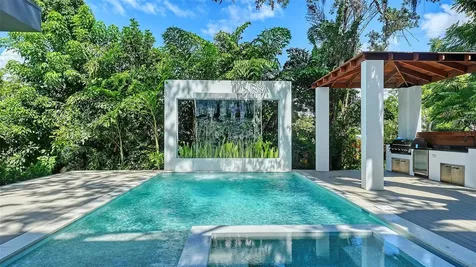 1429 N Lake Shore Drive Sarasota FL 34231