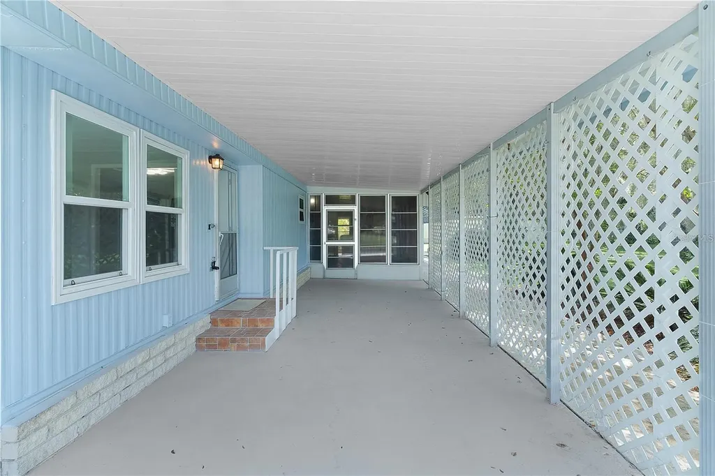 354 Ivanhoe Circle Lady Lake FL 32159