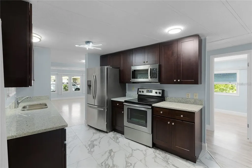 354 Ivanhoe Circle Lady Lake FL 32159