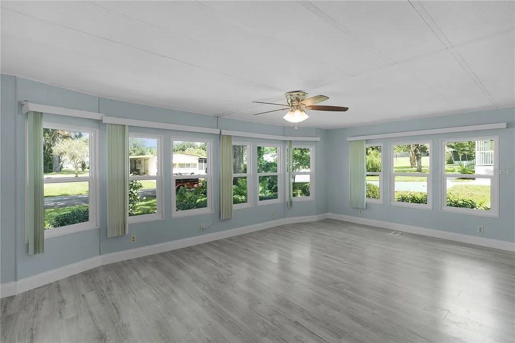 354 Ivanhoe Circle Lady Lake FL 32159