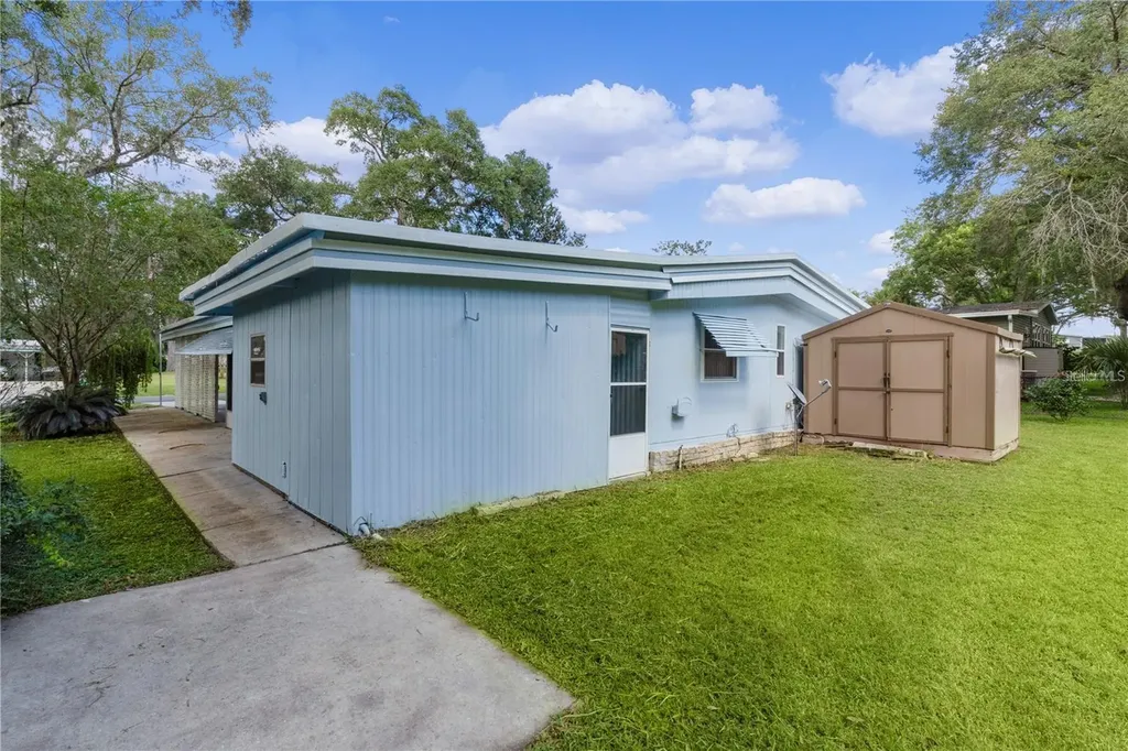 354 Ivanhoe Circle Lady Lake FL 32159