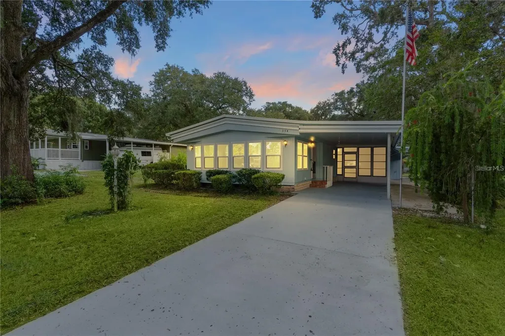 354 Ivanhoe Circle Lady Lake FL 32159