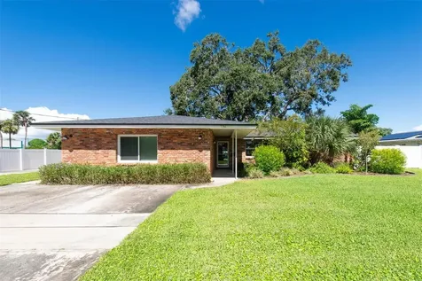 126 SE Madison Circle N St Petersburg FL 33703