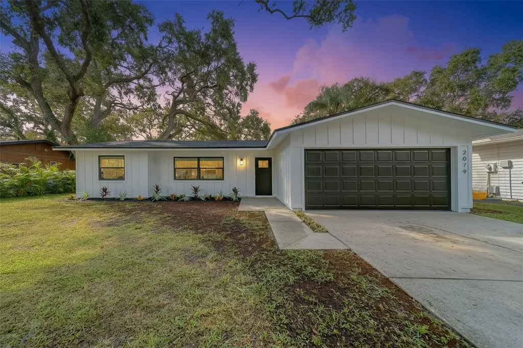 2079 Charter Oaks Drive Clearwater FL 33763