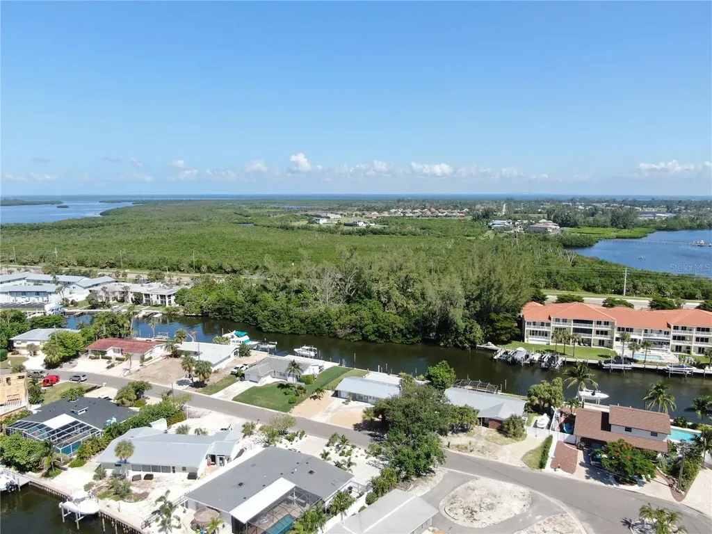 10005 W Manatee Avenue W Bradenton FL 34209