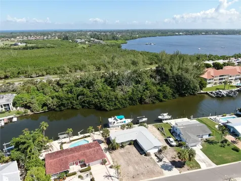 10005 W Manatee Avenue W Bradenton FL 34209