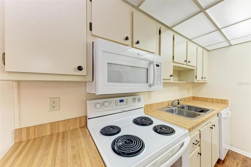 305 30th Avenue W Bradenton FL 34205