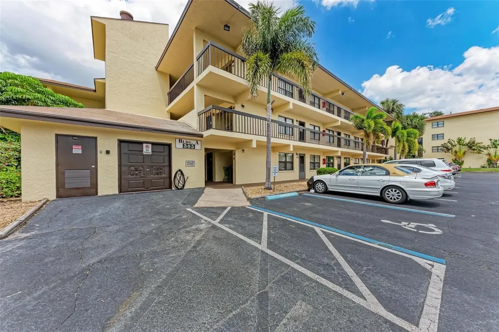 305 30th Avenue W Bradenton FL 34205