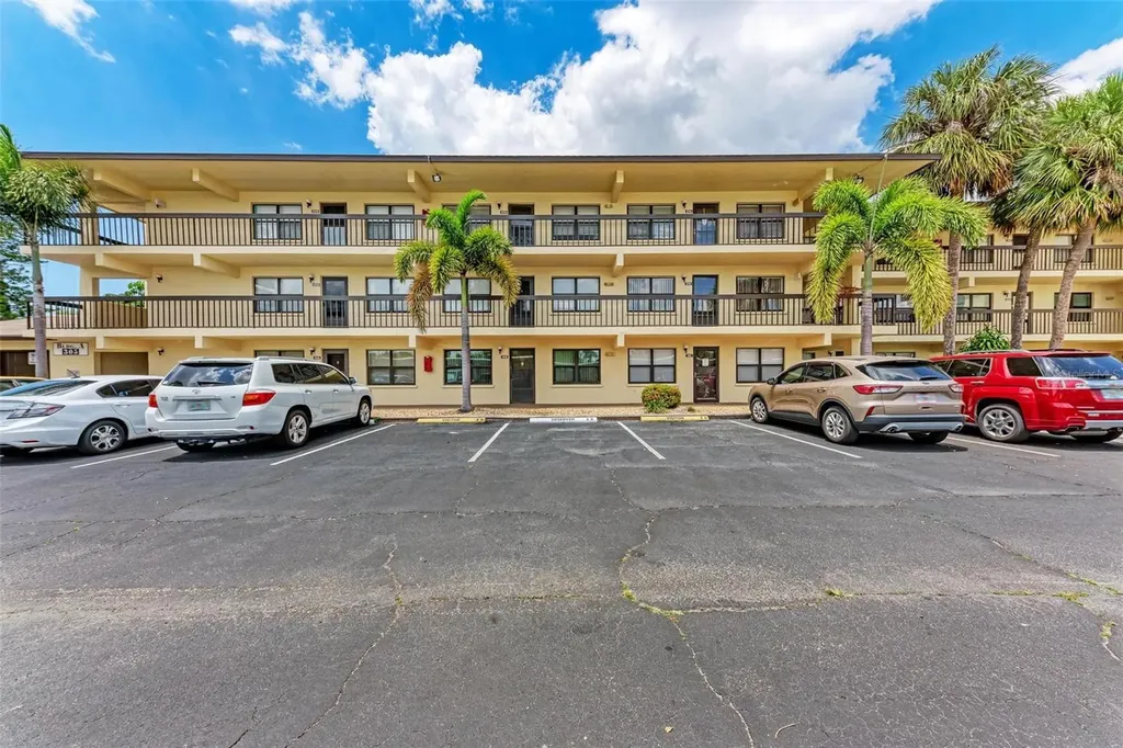 305 30th Avenue W Bradenton FL 34205