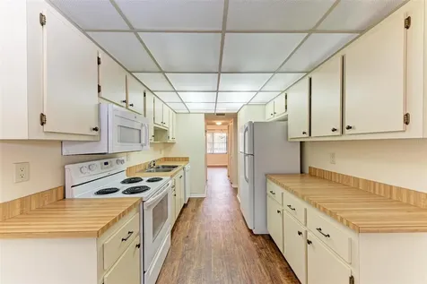 305 30th Avenue W Bradenton FL 34205