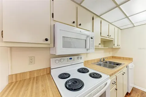 305 30th Avenue W Bradenton FL 34205