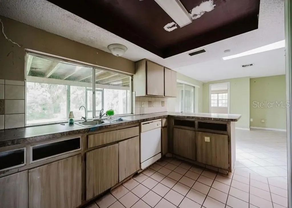 1243 Royal Oak Drive Dunedin FL 34698