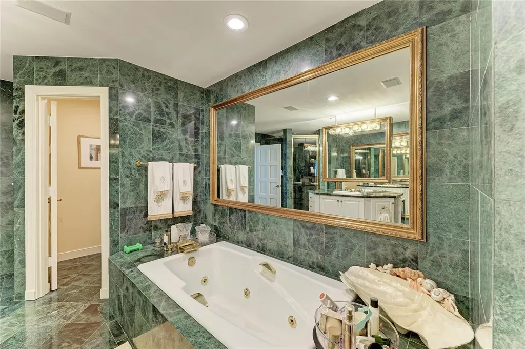 4473 Gulf Of Mexico Drive Longboat Key FL 34228