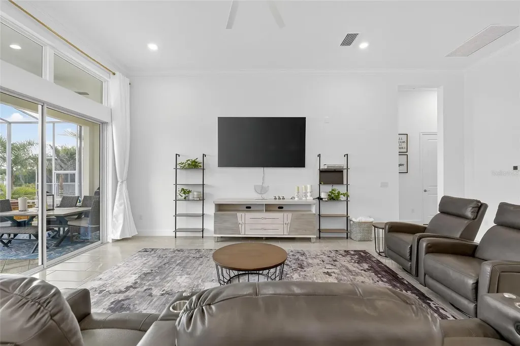 5975 Blakeney Loop Apollo Beach FL 33572