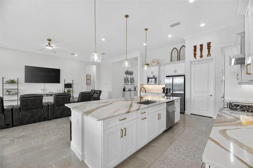 5975 Blakeney Loop Apollo Beach FL 33572