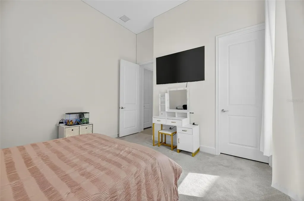 5975 Blakeney Loop Apollo Beach FL 33572