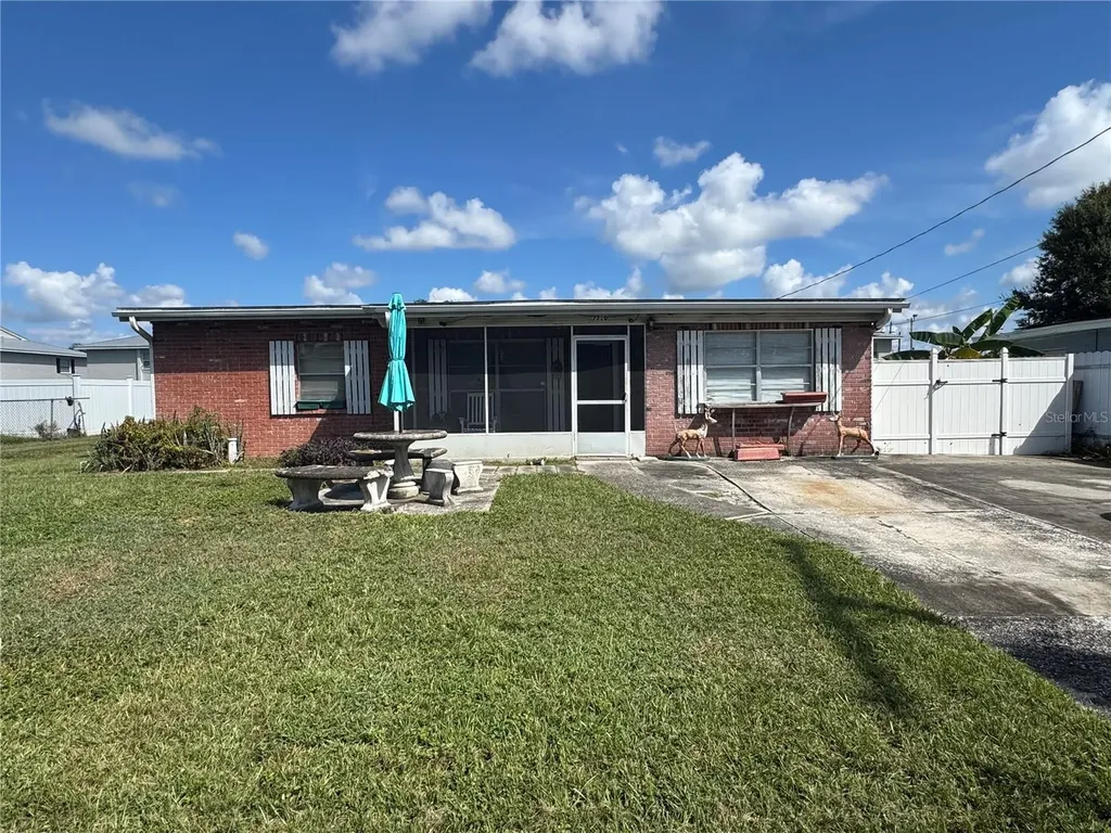 7710 Coral Vine Lane Tampa FL 33619
