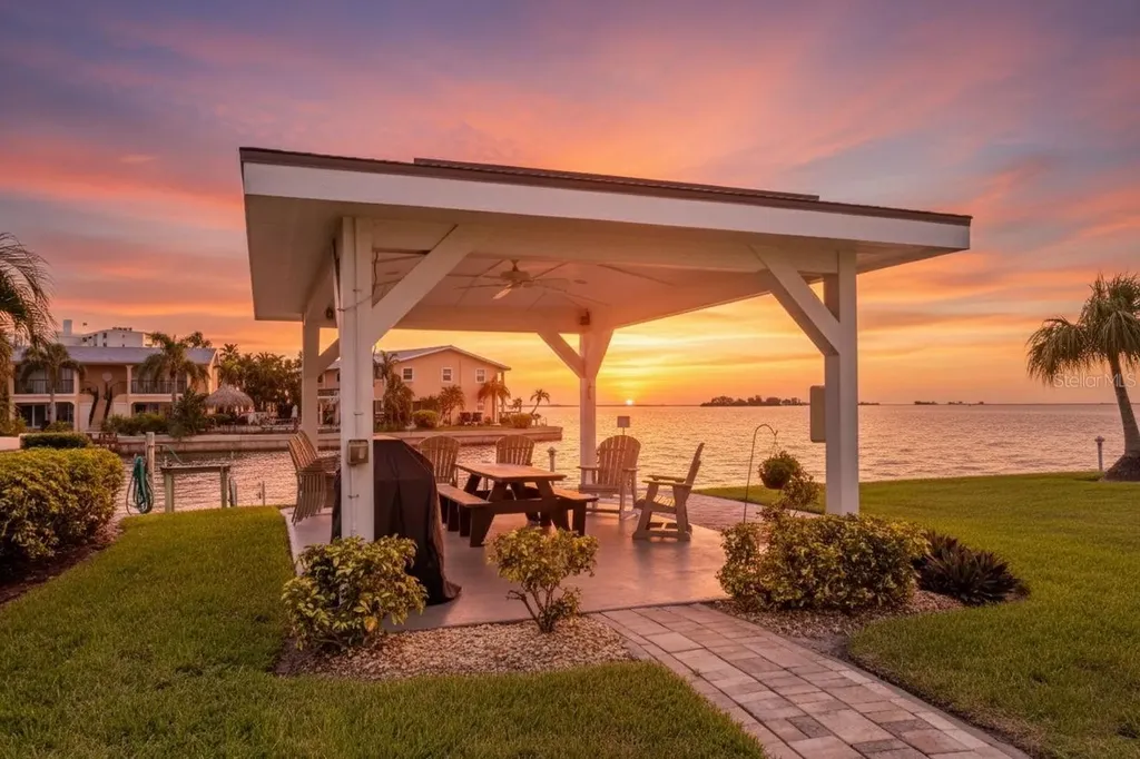 464 N Paula Drive Dunedin FL 34698